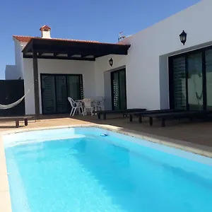 Сasa de vacaciones Chalet Con Piscina De 3 Dormitorios, Lajares